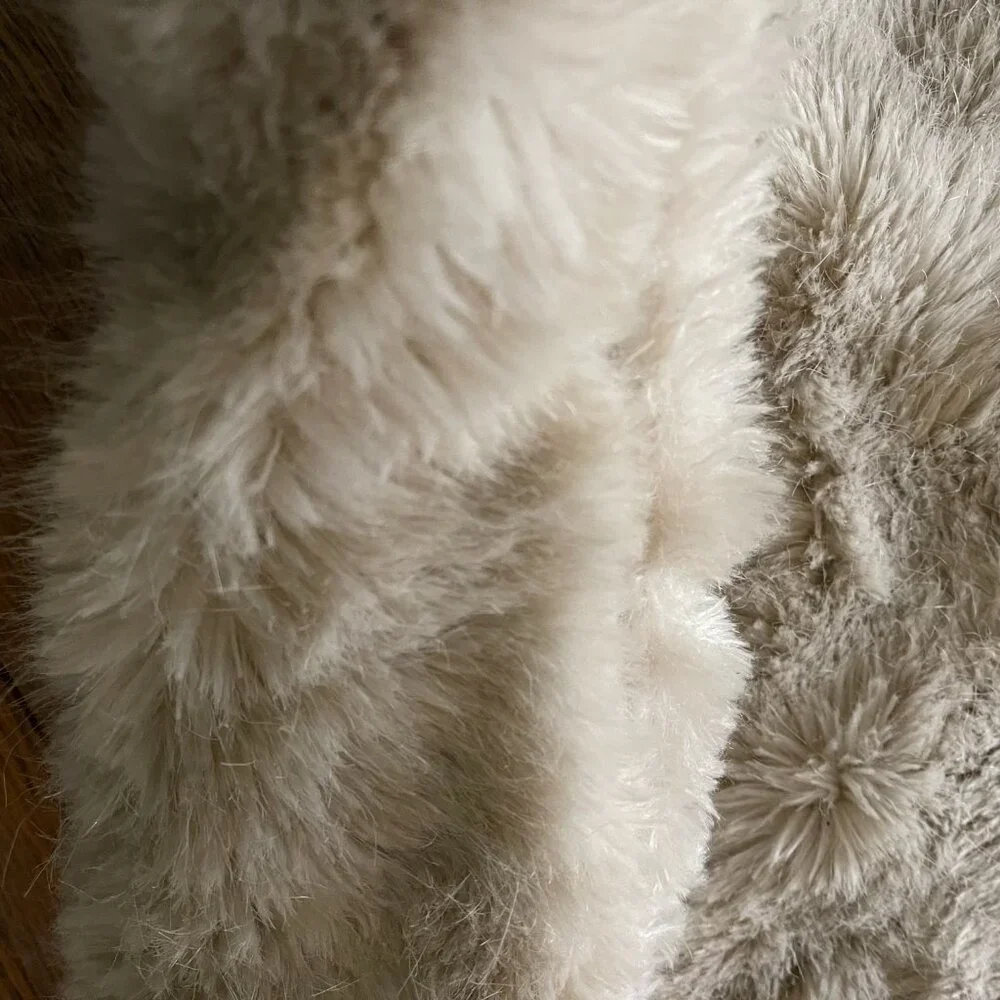 RESTORATION faux fur zippered pillow case/20.25